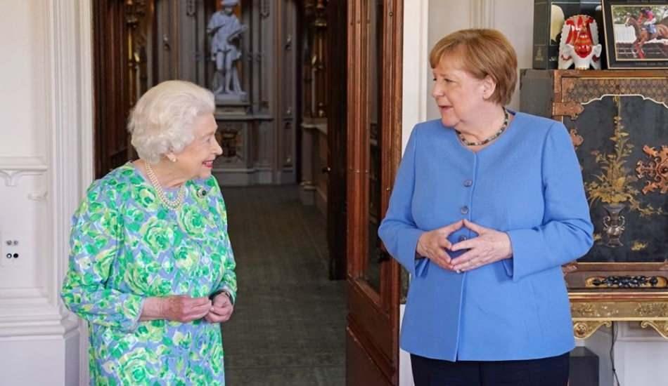 Kraliçe II. Elizabeth'ten Alman Başkanı Angela Merkel'e özle hediye!